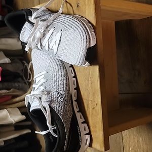 Skechers tennis shoes